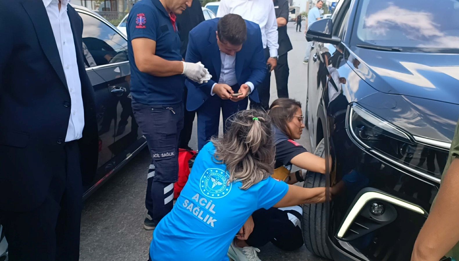 bakan konvoyunda yavru kedi alarmi 112 ekipleri kurtardi Zi1C4wCO