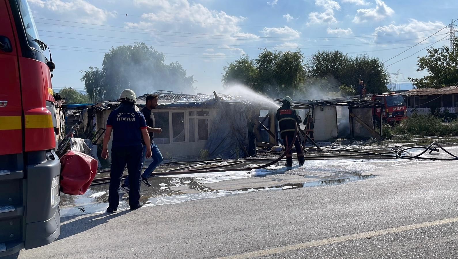 sakaryada akraba kavgasi 2 cocuktufekle vurularak yaralandi C8VEJDja