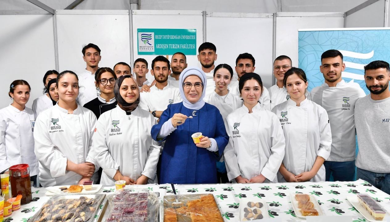 emine erdogan 5 rize gastronomi gunleri etkinliklerine katildi DiEVjnf9