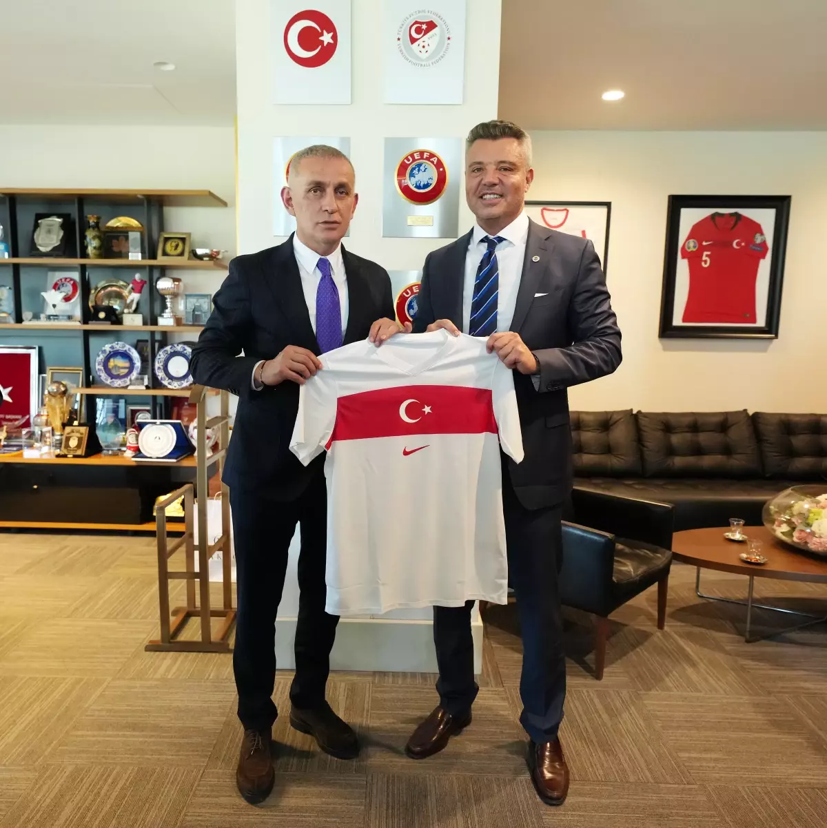 fenerbahce baskani sadettin saran tff baskani haciosmanoglunu ziyaret etti 2qA1QNIm.jpg