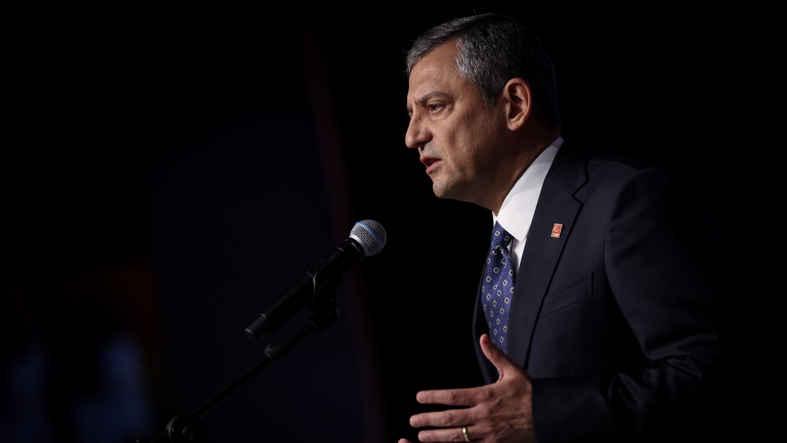 ozgur ozel gurbetcilerle omuz omuza turkiye icin demokrasiyi adaleti savunacagiz acGJgk7Y.jpg