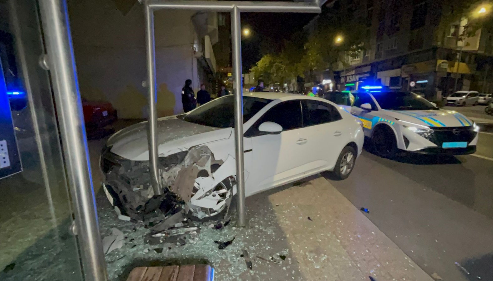 polisten kacan alkollu surucu duraga daldi NTIOvFb4.jpg