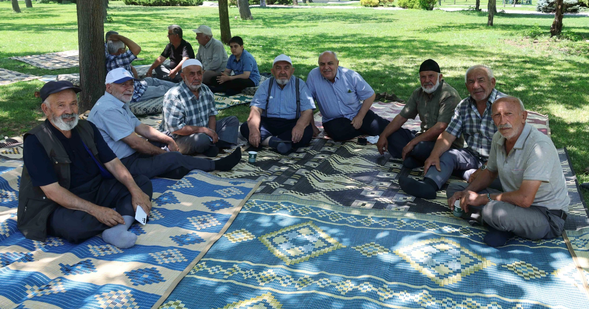 Konya Karatay’da emekliler Şehir Parkı’nda buluştu