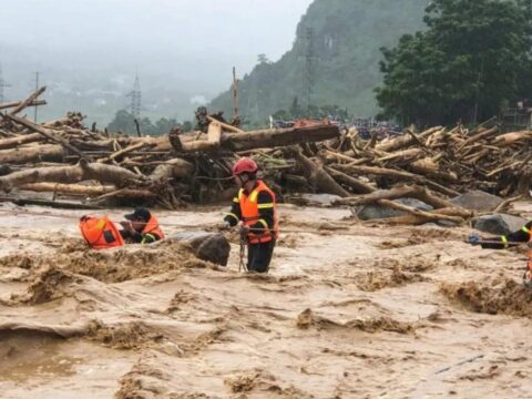 Vietnamda sel felaketi 4 olu 7 yarali 4 kayip xYLj25cP